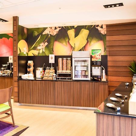 斯坦福康迪克万豪费尔菲尔德客栈酒店 外观 照片